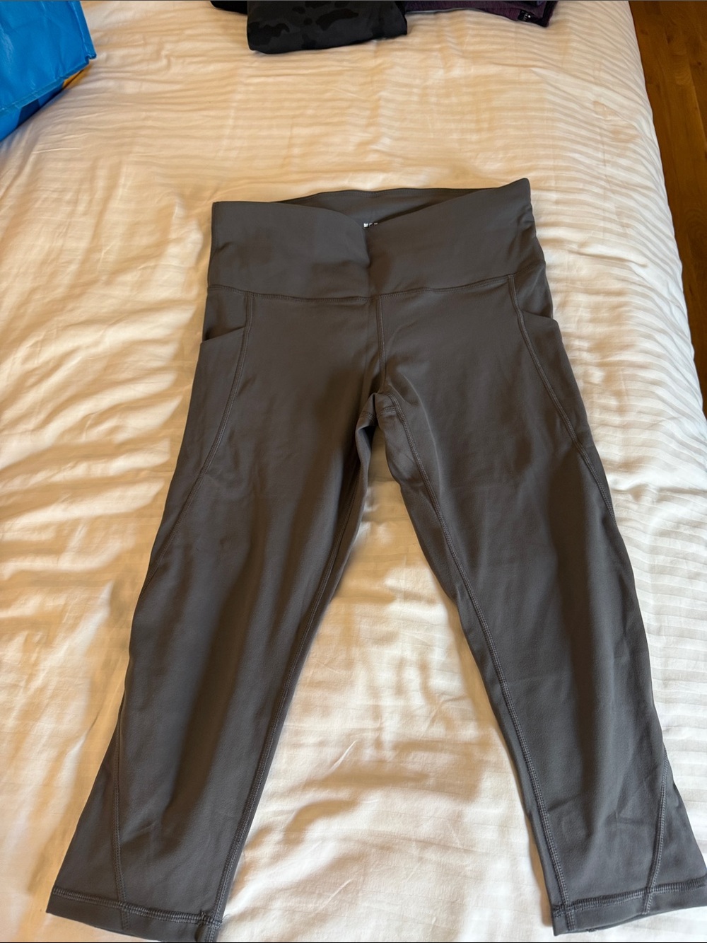 Charcoal High-Waist Cropped Leggings with Side Pocket